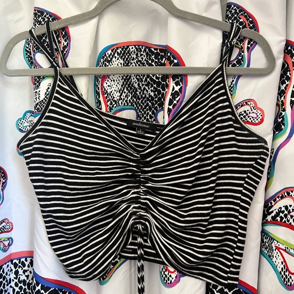 Black And White Large L Striped Ribbed Spaghetti Strap Crop Top Shirt Tank - Picture 1 of 4